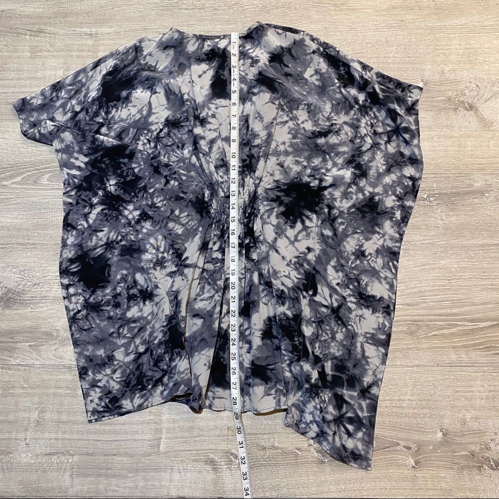 Akiko 100% Silk VNeck “butterfly” style top - Picture 4 of 5